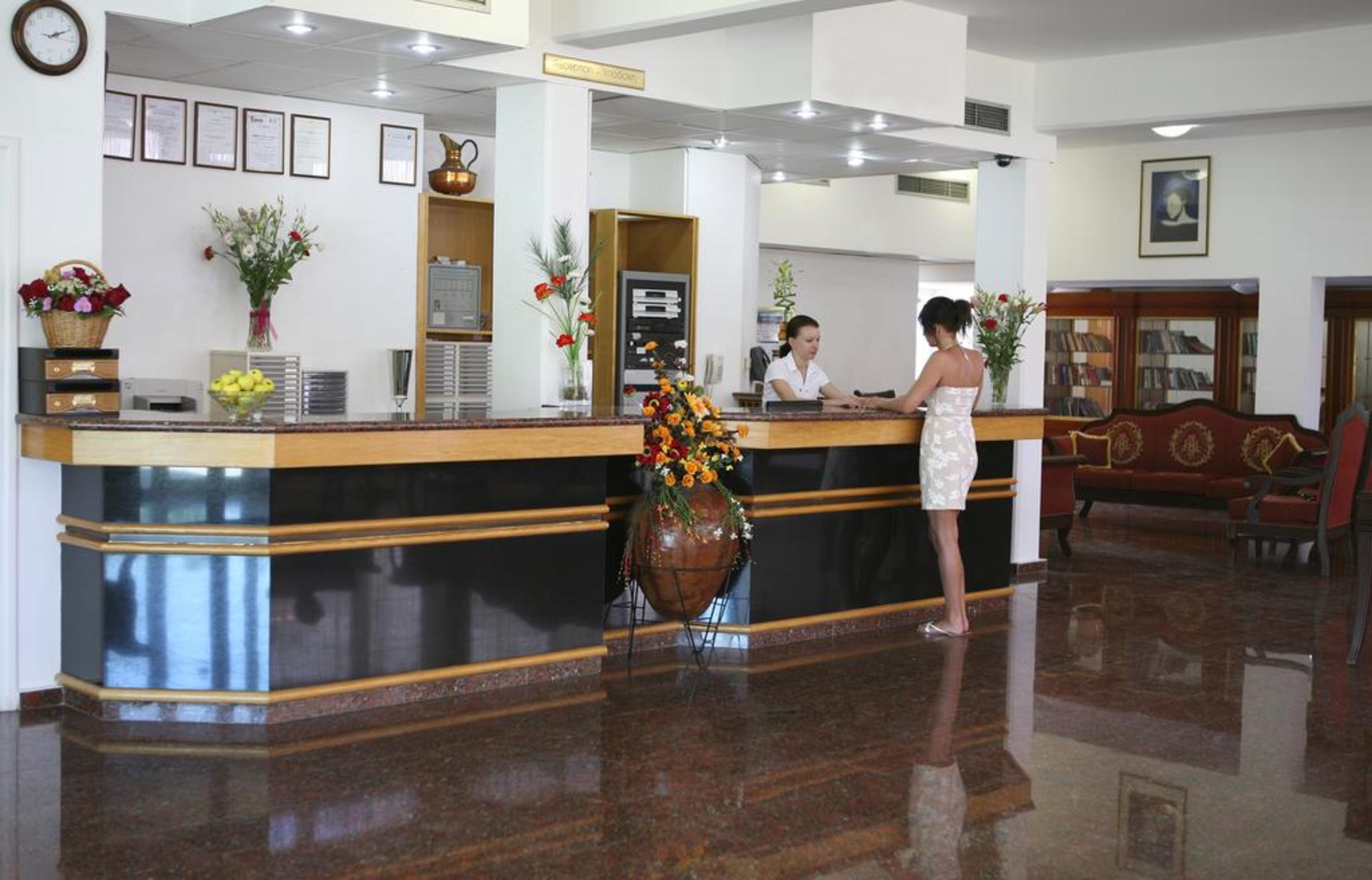 Corallia Beach Hotel Apartments Coral Bay Extérieur photo