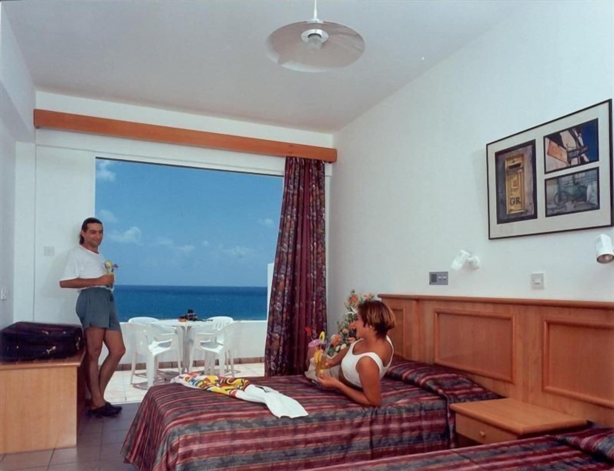 Corallia Beach Hotel Apartments Coral Bay Extérieur photo
