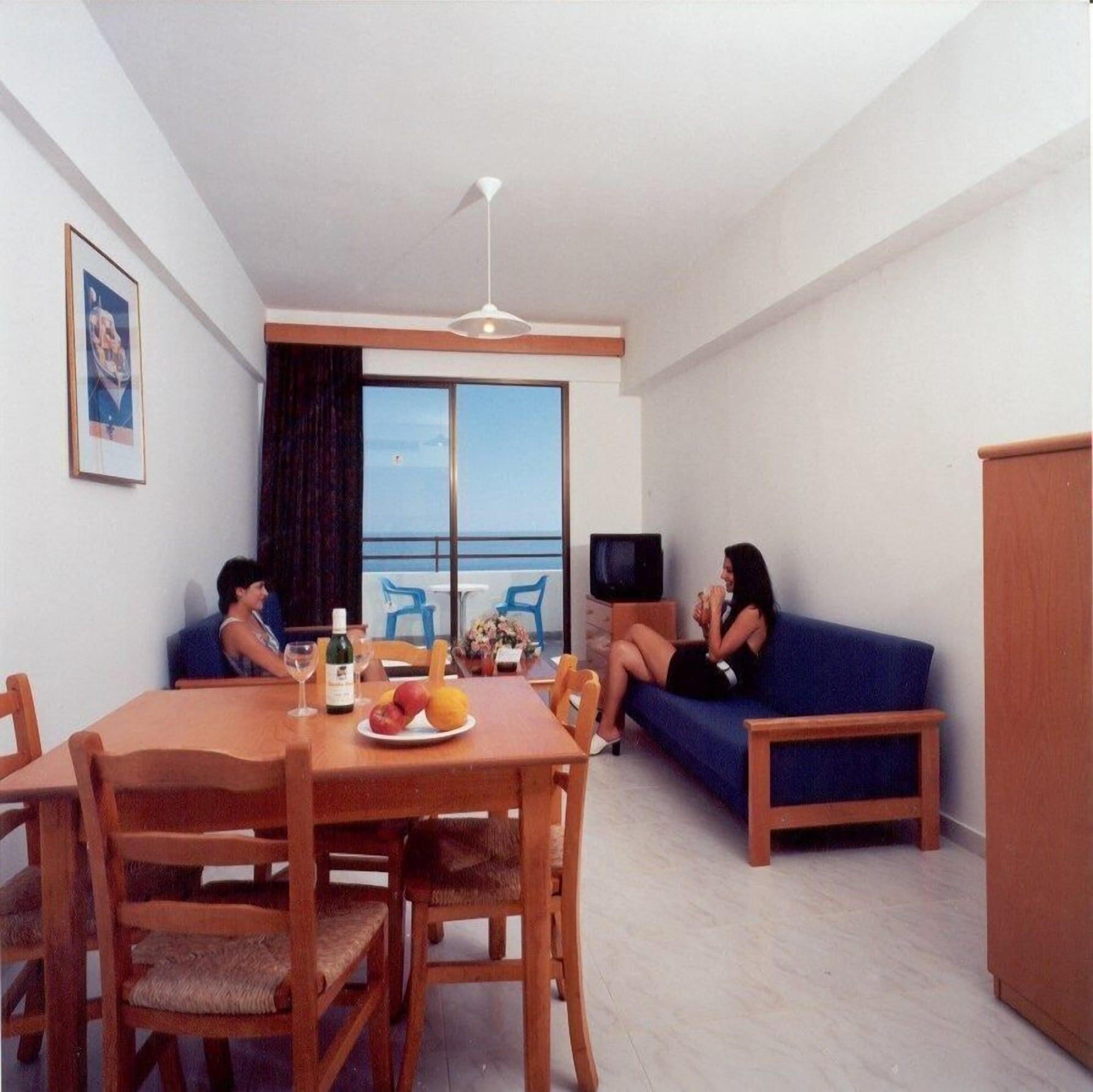 Corallia Beach Hotel Apartments Coral Bay Extérieur photo