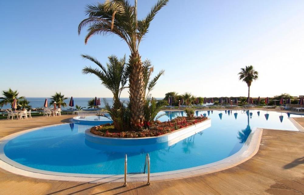 Corallia Beach Hotel Apartments Coral Bay Extérieur photo