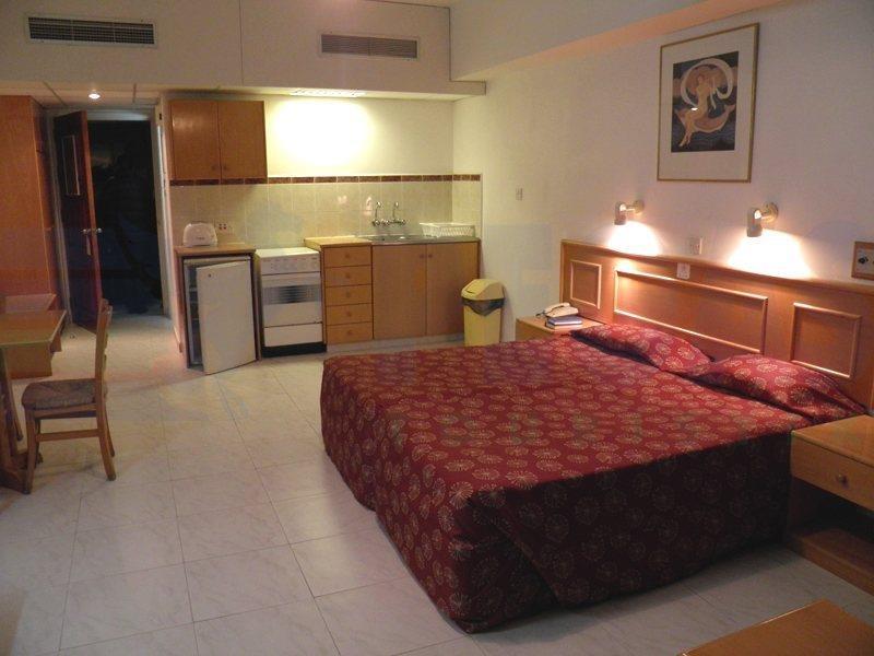 Corallia Beach Hotel Apartments Coral Bay Extérieur photo
