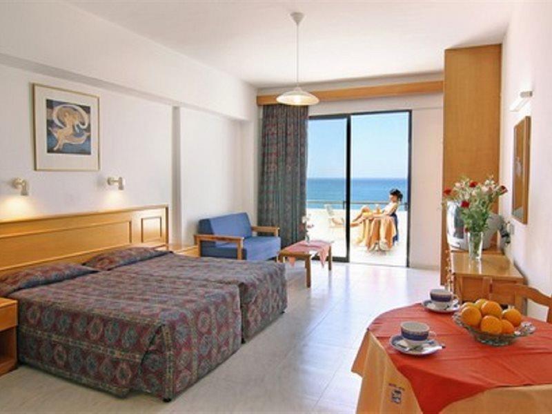 Corallia Beach Hotel Apartments Coral Bay Extérieur photo